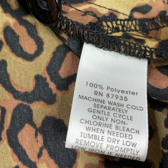 Women’s Susan Graver Animal Print Button Up Collar Blouse Size Small - Picture 12 of 12
